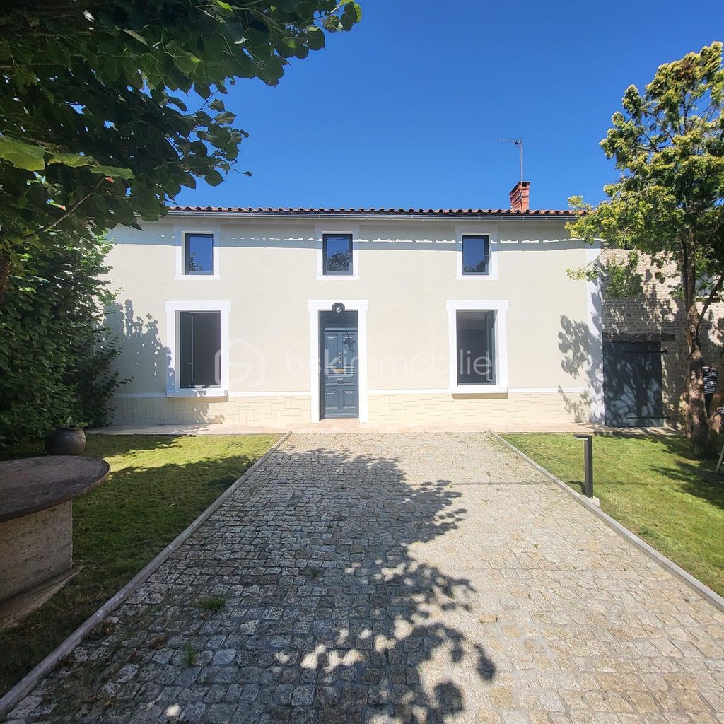 Achat maison à vendre 4 chambres 175 m² - Sauzé-Vaussais