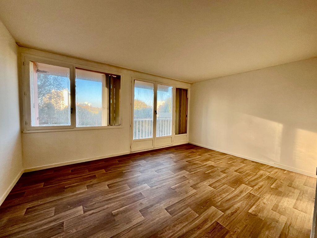 Achat appartement à vendre 4 pièces 74 m² - Saint-Étienne-du-Rouvray