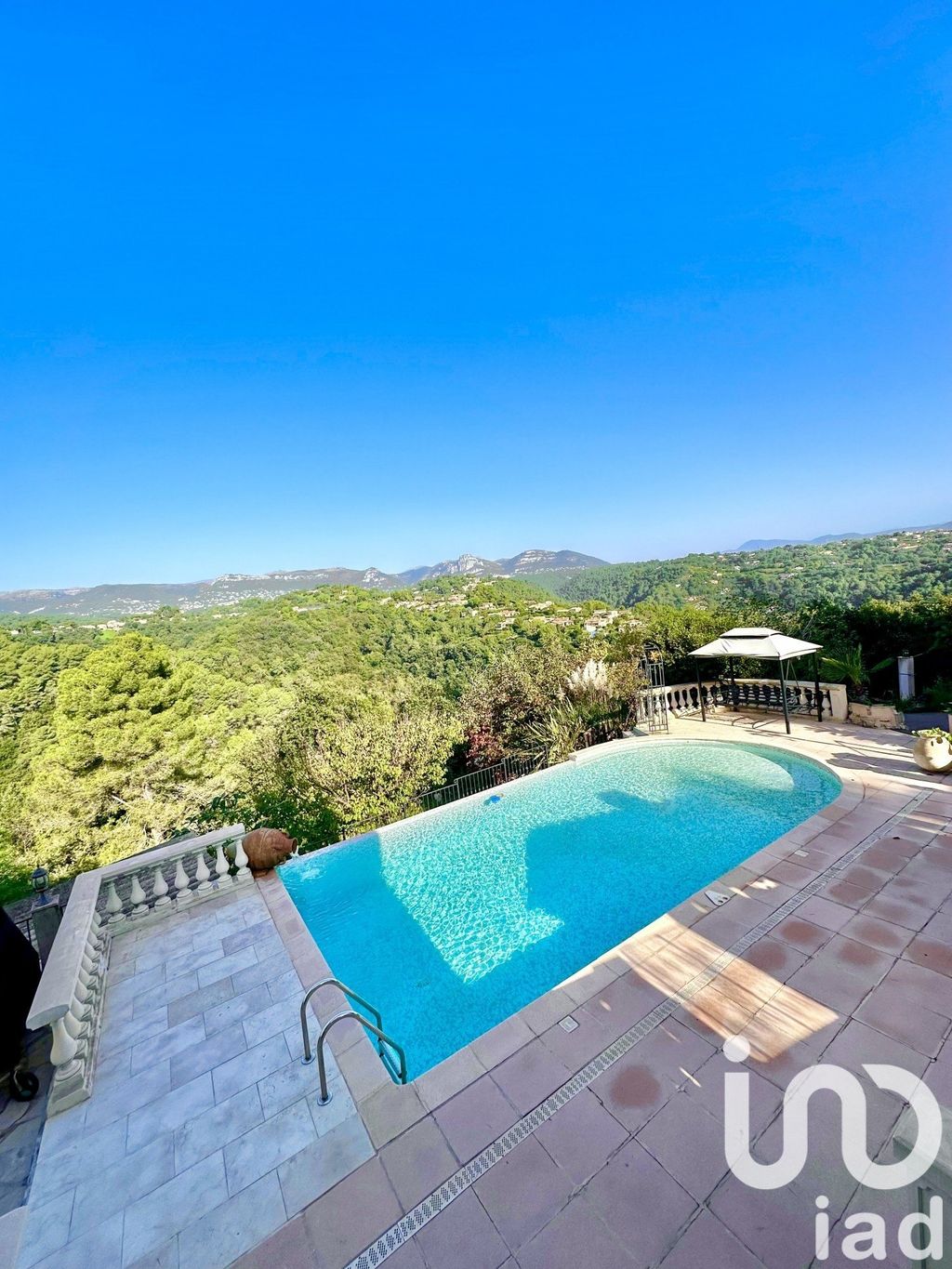 Achat maison à vendre 5 chambres 295 m² - Saint-Paul-de-Vence