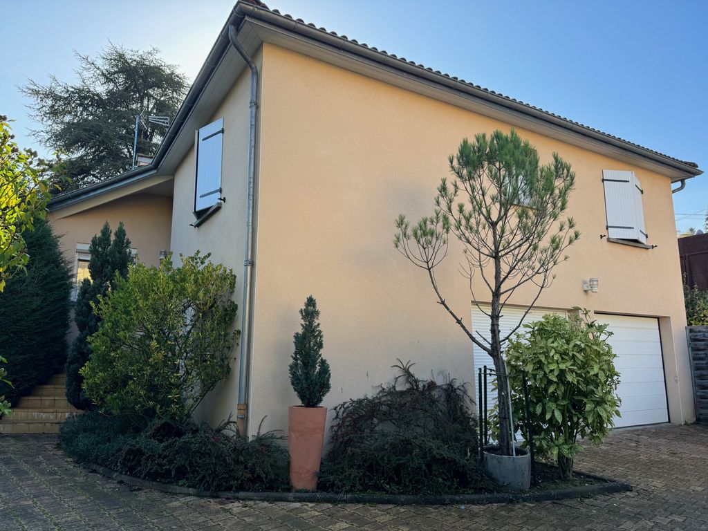 Achat maison à vendre 4 chambres 137 m² - Chamalières