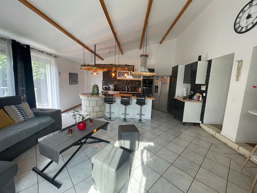 Achat maison à vendre 2 chambres 100 m² - Saint-Martin-de-Fraigneau