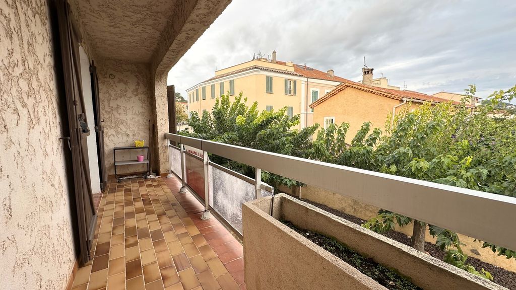 Achat appartement à vendre 3 pièces 54 m² - Carqueiranne