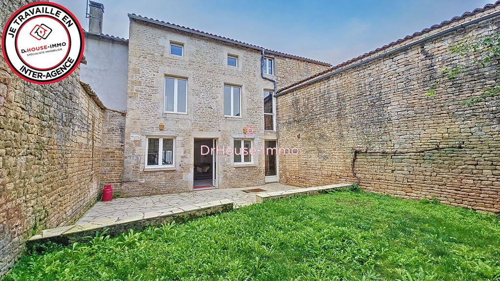 Achat maison à vendre 5 chambres 285 m² - Brioux-sur-Boutonne