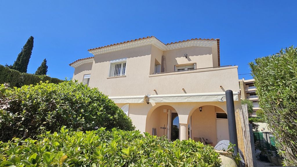 Achat maison à vendre 4 chambres 135 m² - Bandol