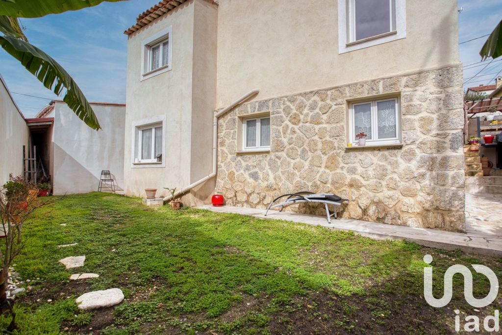 Achat maison à vendre 4 chambres 186 m² - Antibes