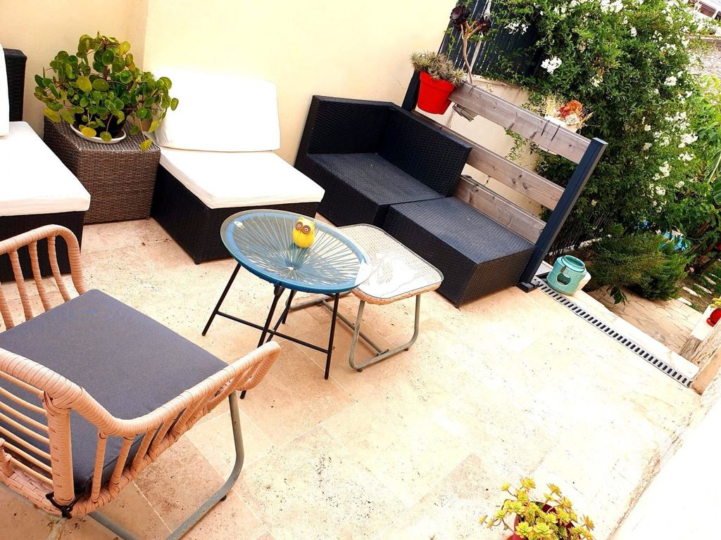 Achat maison à vendre 4 chambres 186 m² - Antibes