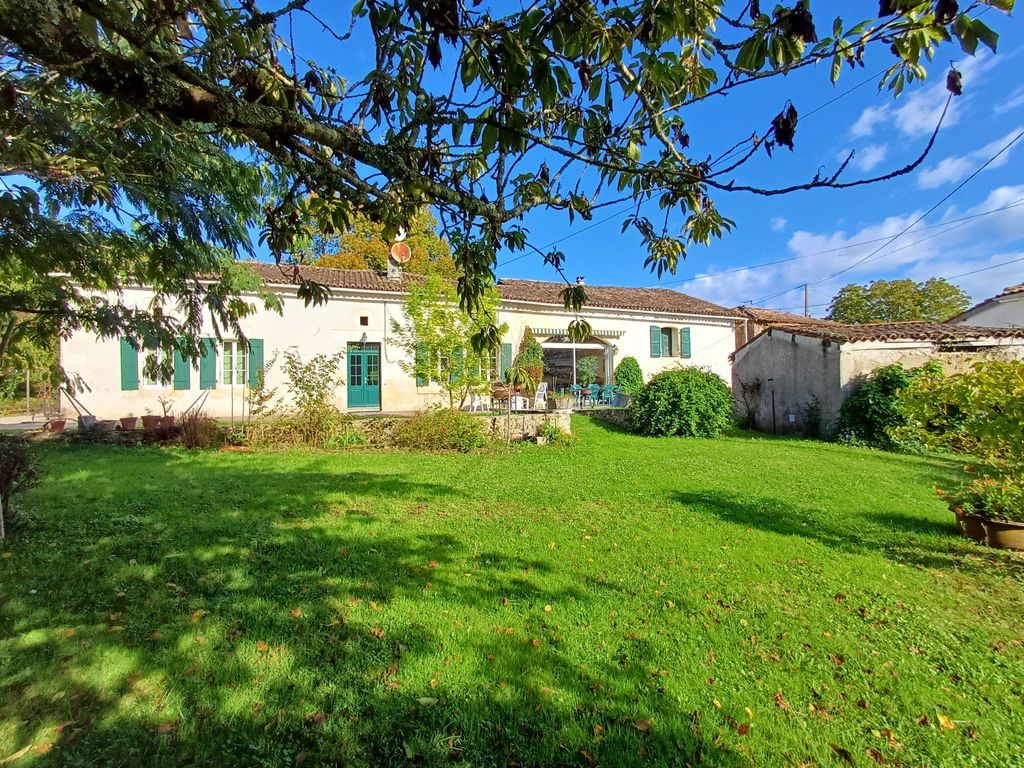 Achat maison à vendre 3 chambres 170 m² - Baignes-Sainte-Radegonde