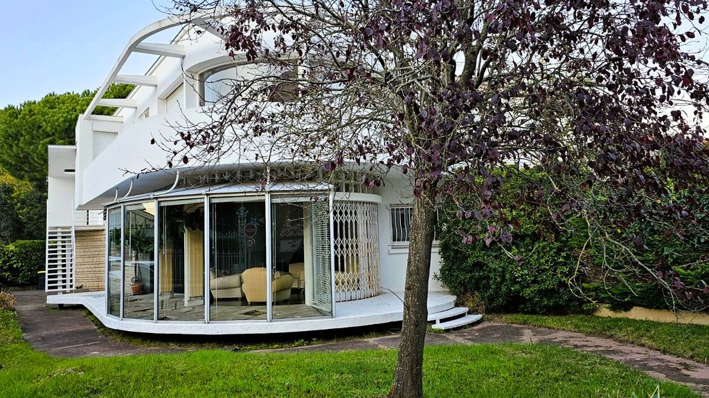 Achat maison à vendre 4 chambres 200 m² - Royan