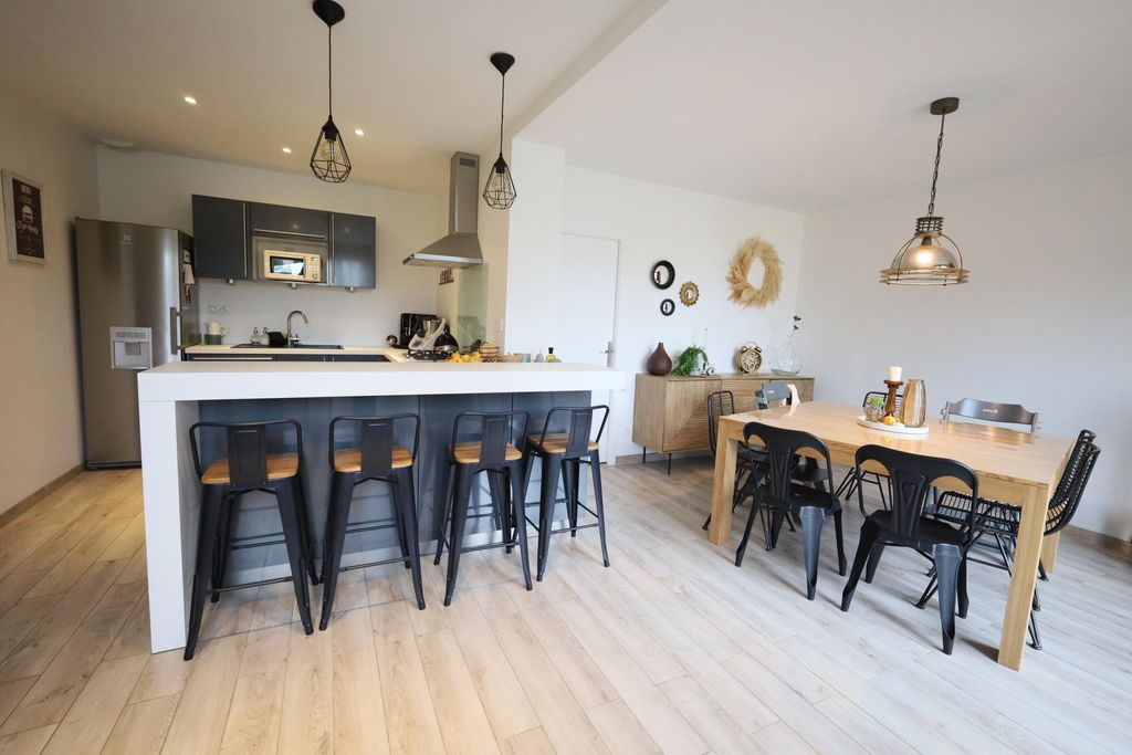 Achat maison à vendre 3 chambres 133 m² - Saint-Hilaire-des-Landes