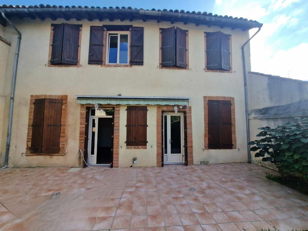 Achat maison à vendre 3 chambres 198 m² - Castelsarrasin