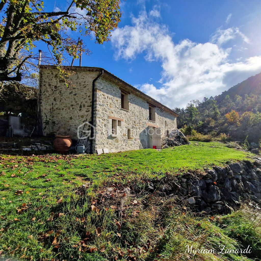 Achat maison à vendre 2 chambres 97 m² - La Palud-sur-Verdon