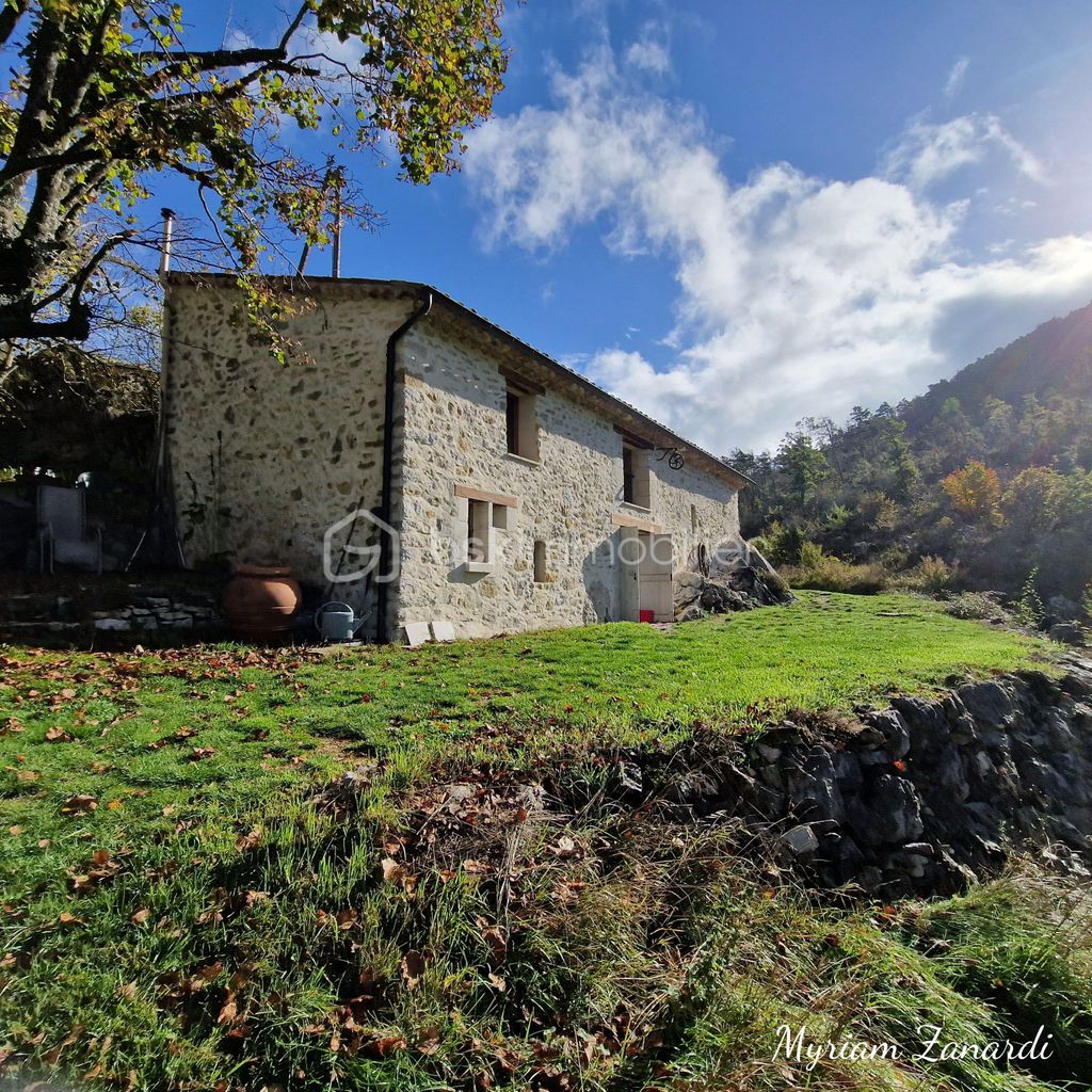 Achat maison à vendre 2 chambres 97 m² - La Palud-sur-Verdon