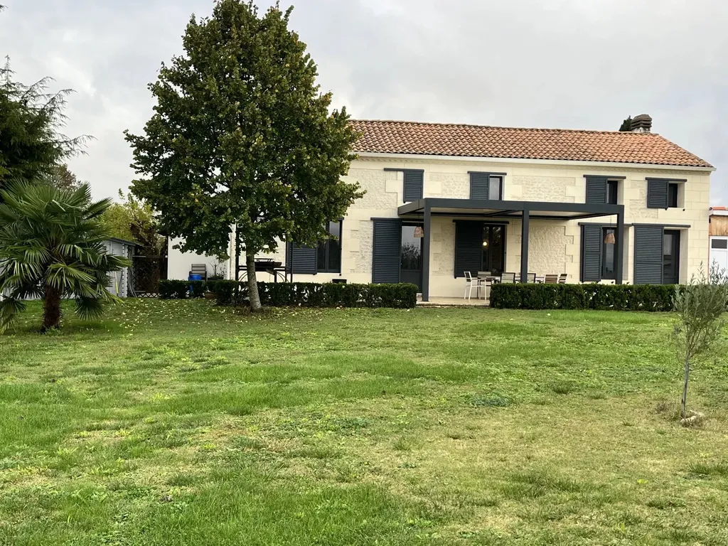 Achat maison à vendre 5 chambres 265 m² - Meschers-sur-Gironde