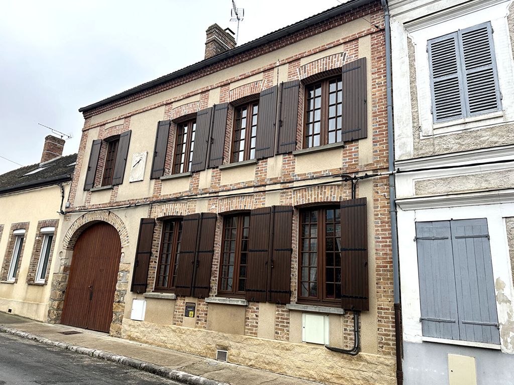 Achat maison à vendre 5 chambres 271 m² - Villeblevin