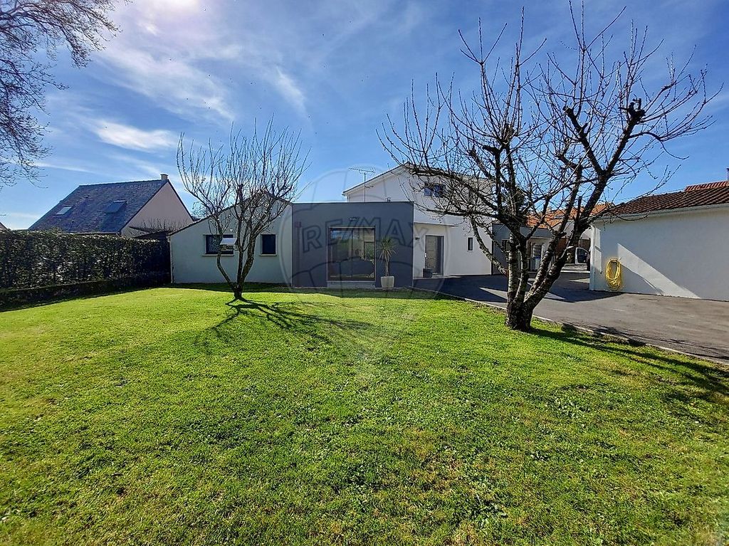 Achat maison à vendre 5 chambres 190 m² - Sainte-Luce-sur-Loire