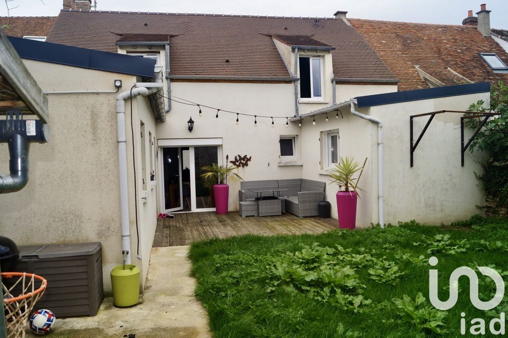 Achat maison à vendre 4 chambres 97 m² - Ozouer-le-Voulgis