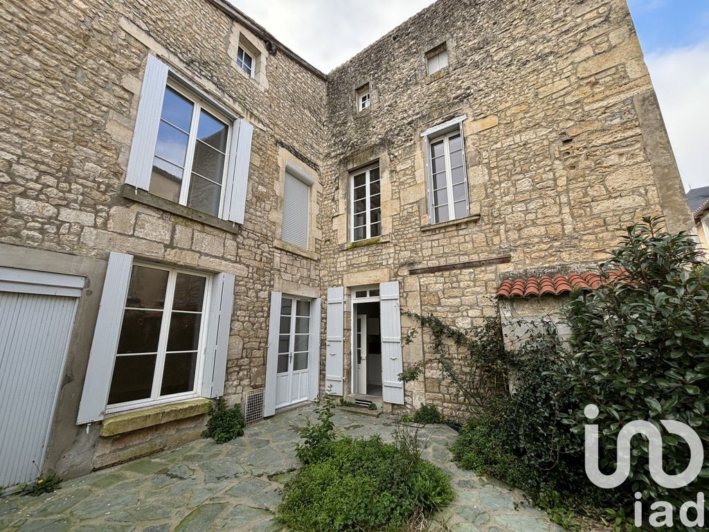 Achat maison à vendre 3 chambres 129 m² - Fontenay-le-Comte