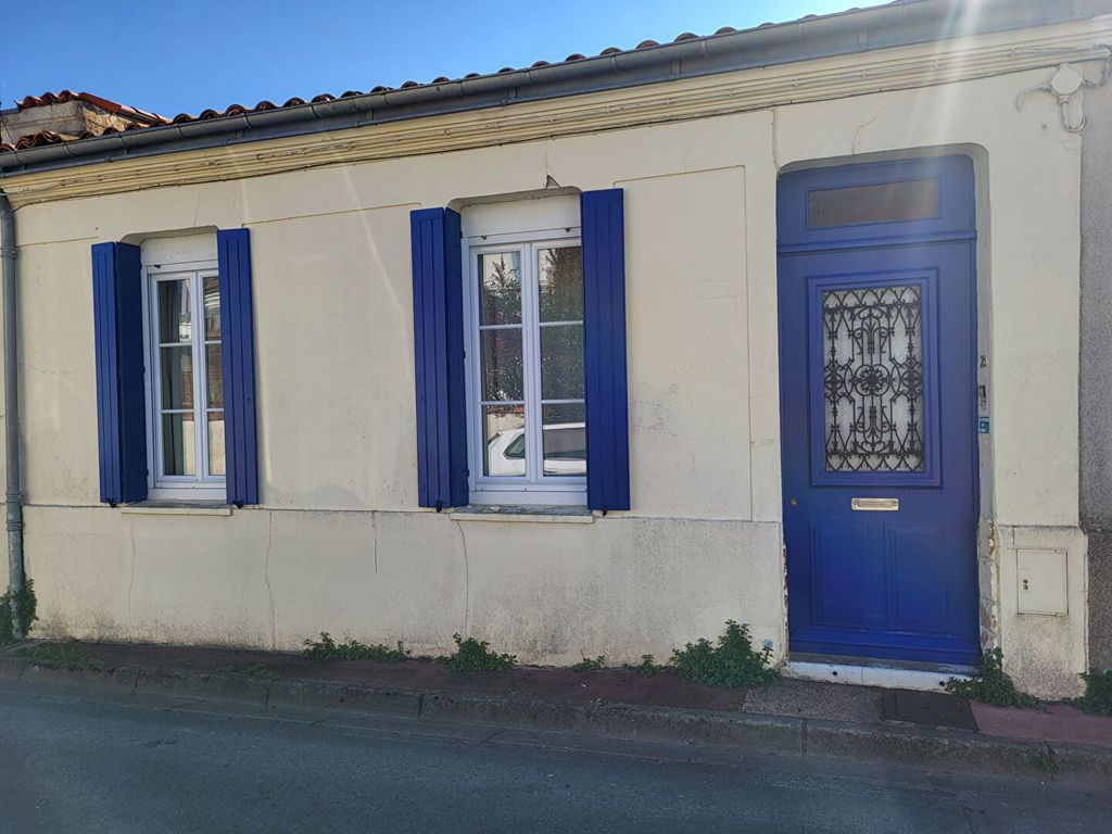 Achat maison à vendre 2 chambres 128 m² - Rochefort