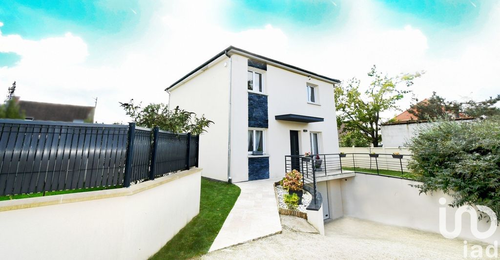 Achat maison à vendre 4 chambres 113 m² - Sainte-Geneviève-des-Bois