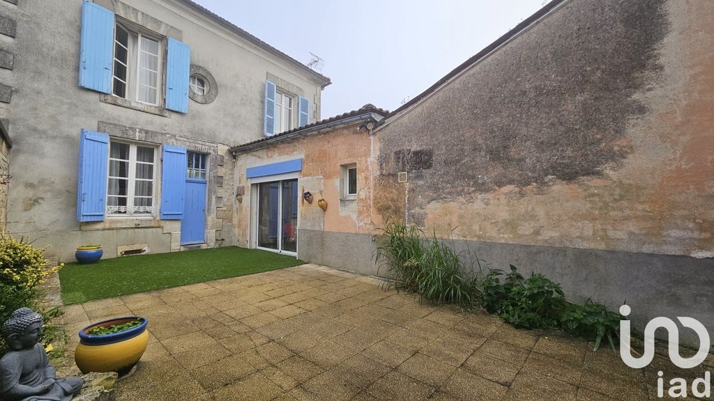 Achat maison à vendre 4 chambres 183 m² - Jarnac