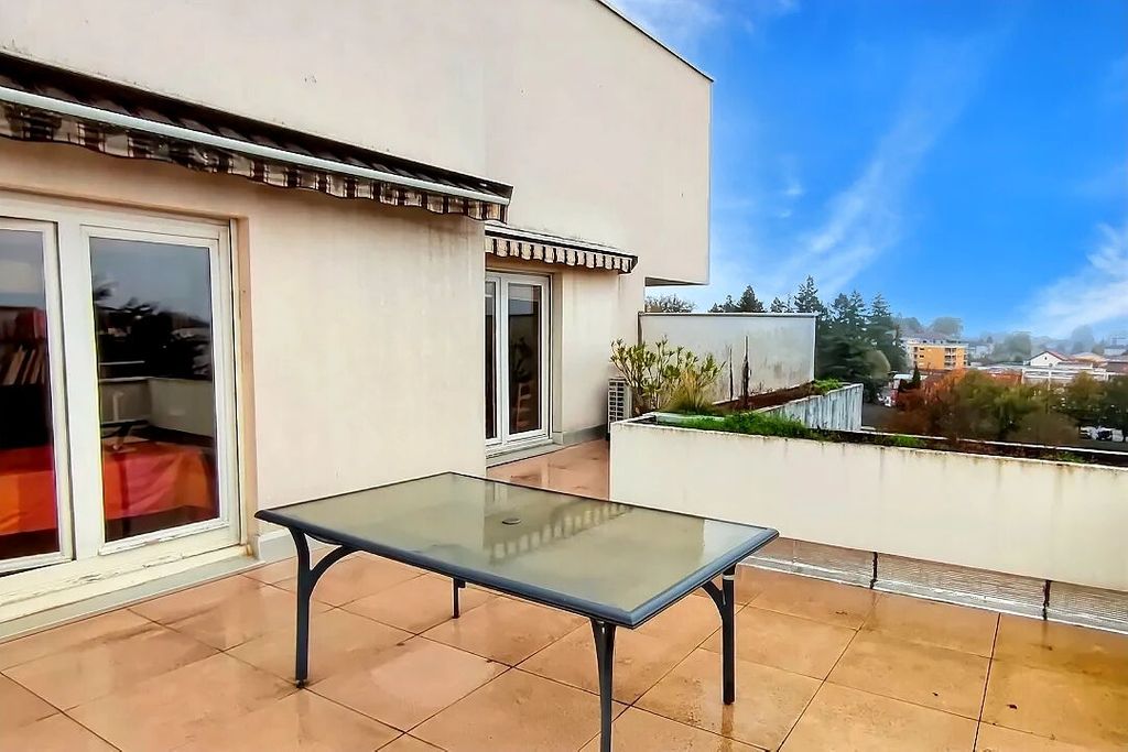 Achat appartement à vendre 6 pièces 122 m² - Charnay-lès-Mâcon