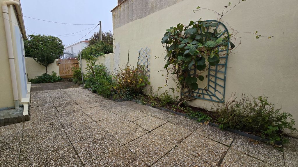 Achat maison à vendre 2 chambres 71 m² - Les Sables-d'Olonne