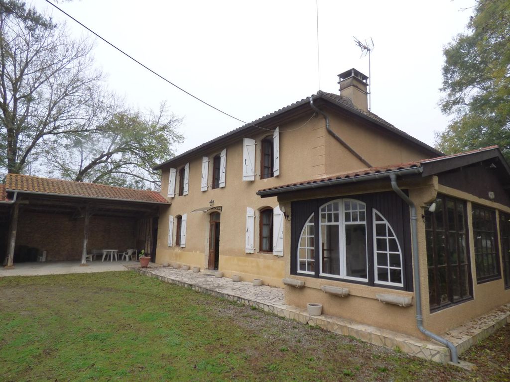 Achat maison à vendre 4 chambres 185 m² - Castelnau-Rivière-Basse