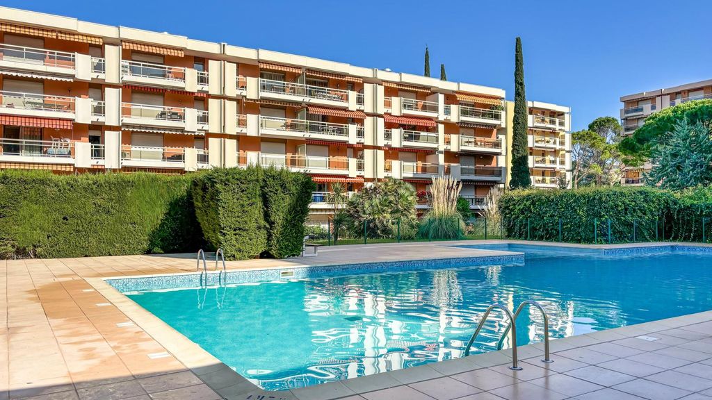 Achat appartement à vendre 3 pièces 71 m² - Saint-Raphaël