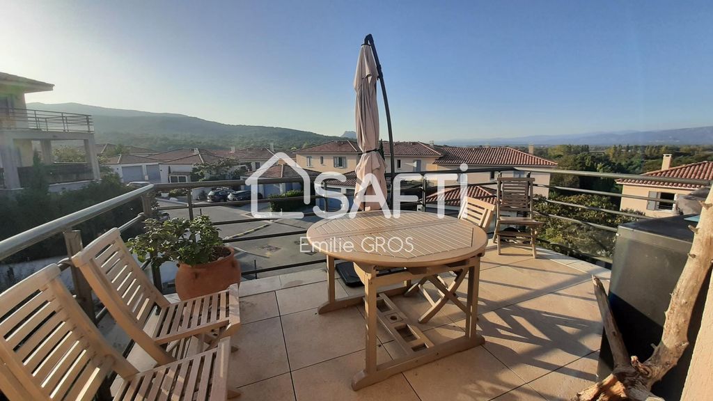 Achat appartement à vendre 3 pièces 55 m² - Roquebrune-sur-Argens