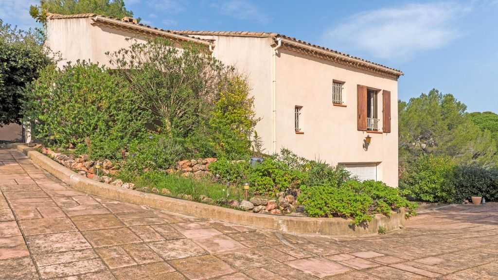 Achat maison à vendre 3 chambres 140 m² - Roquebrune-sur-Argens