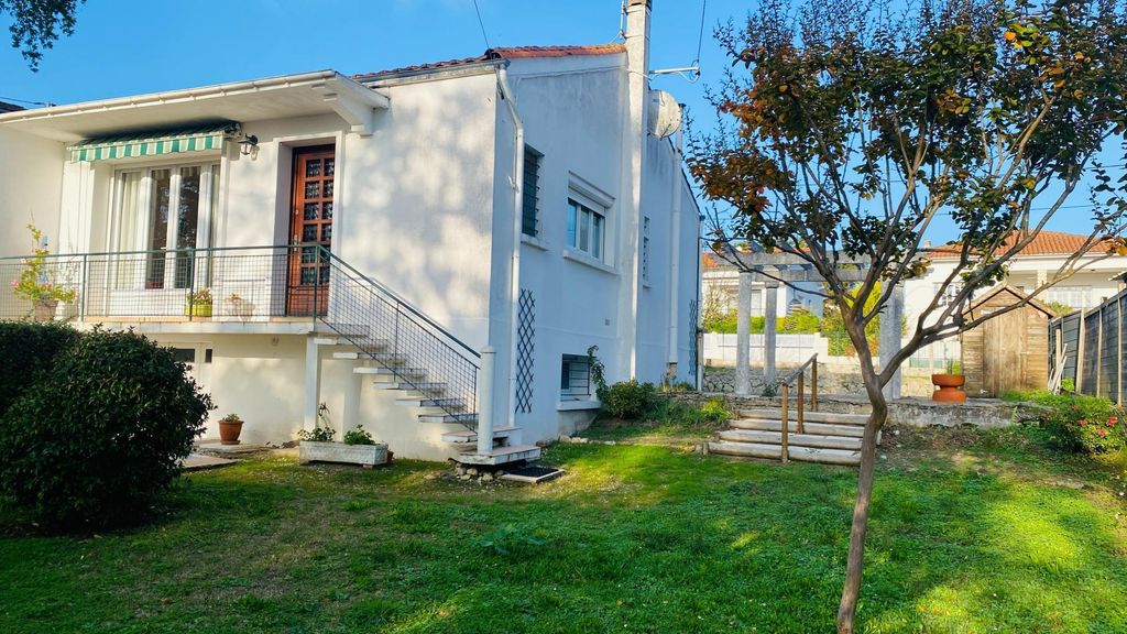 Achat maison à vendre 2 chambres 90 m² - Royan