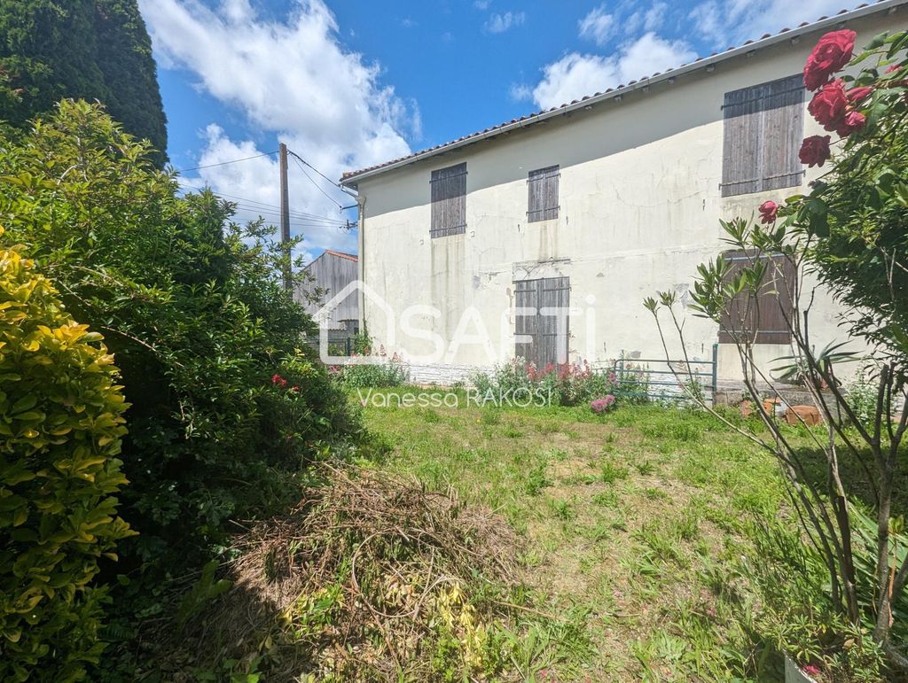 Achat maison à vendre 3 chambres 148 m² - Fontaine-Chalendray