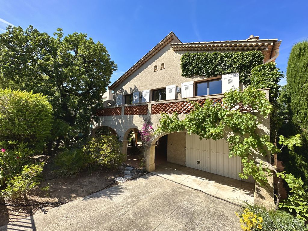 Achat maison à vendre 4 chambres 149 m² - Sainte-Maxime