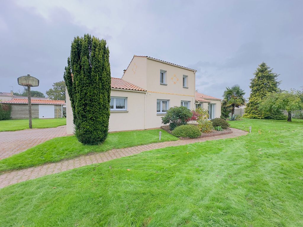 Achat maison à vendre 5 chambres 145 m² - Aubigny-les-Clouzeaux