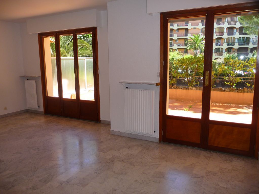 Achat appartement à vendre 3 pièces 65 m² - Mandelieu-la-Napoule