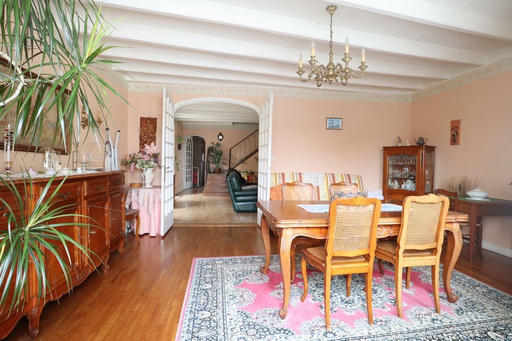 Achat maison à vendre 5 chambres 182 m² - Sauzé-Vaussais