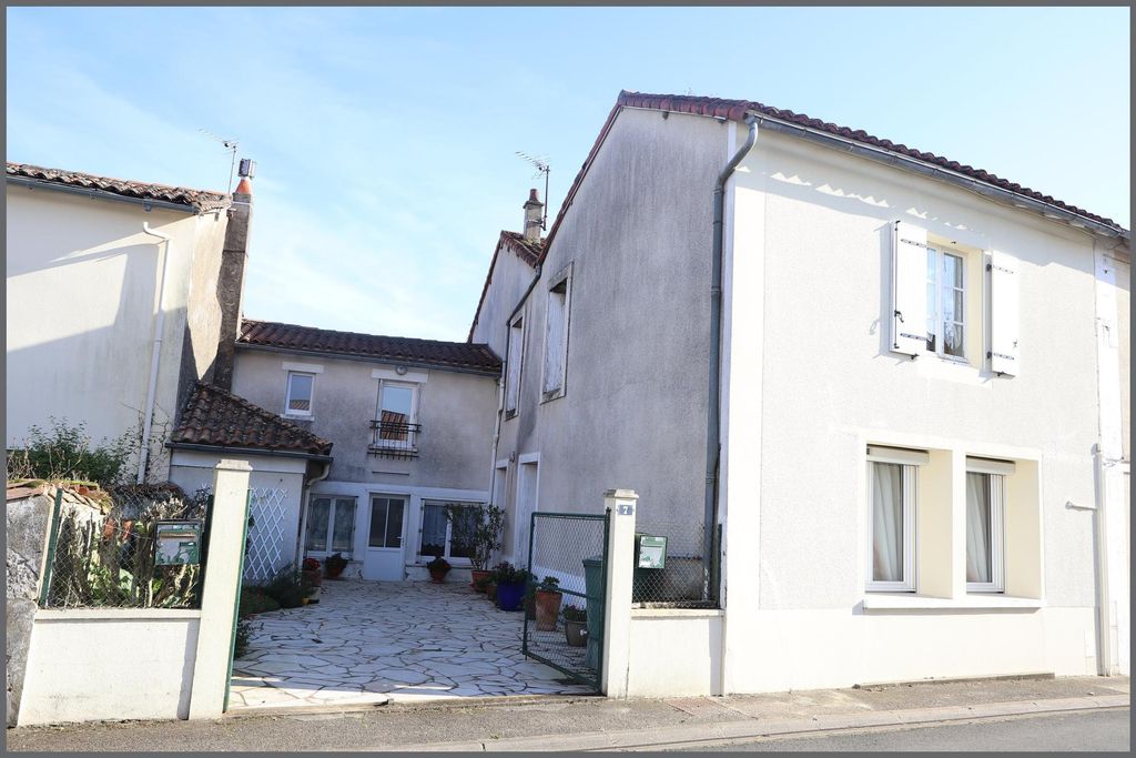 Achat maison à vendre 5 chambres 182 m² - Sauzé-Vaussais