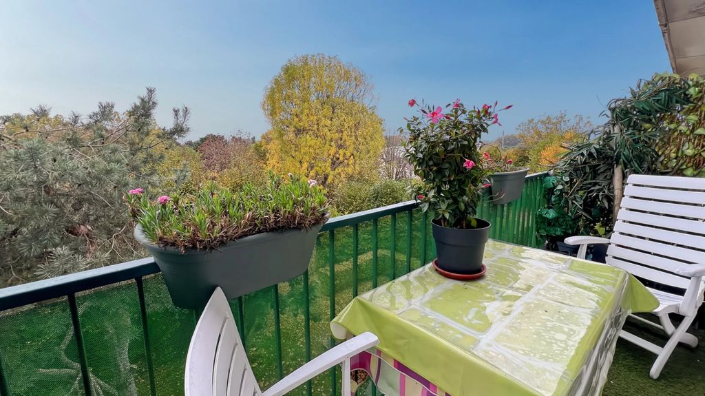 Achat appartement à vendre 6 pièces 97 m² - Neauphle-le-Château