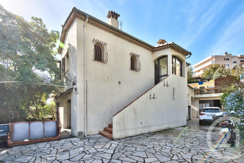 Achat maison à vendre 7 chambres 198 m² - Cagnes-sur-Mer