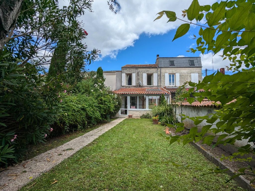 Achat maison à vendre 3 chambres 93 m² - Cognac