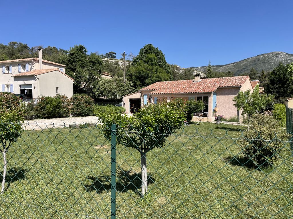 Achat maison à vendre 2 chambres 75 m² - La Roque-Esclapon