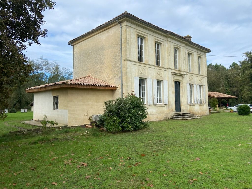 Achat maison à vendre 4 chambres 244 m² - Saint-Symphorien