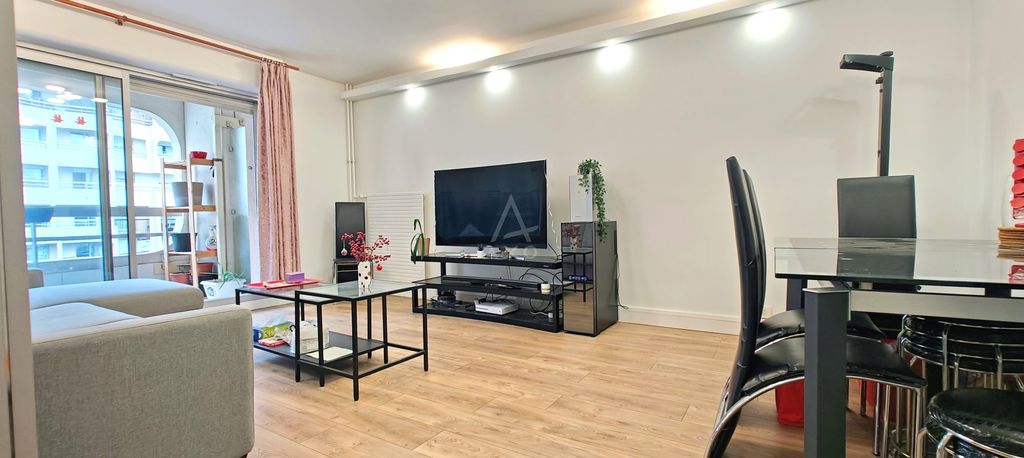 Achat appartement à vendre 2 pièces 52 m² - Paris 19ème arrondissement