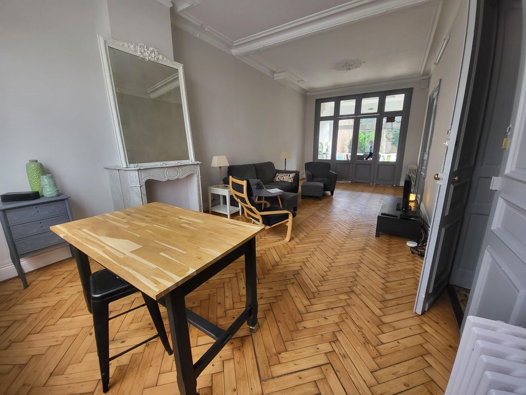 Achat maison à vendre 6 chambres 208 m² - Valenciennes