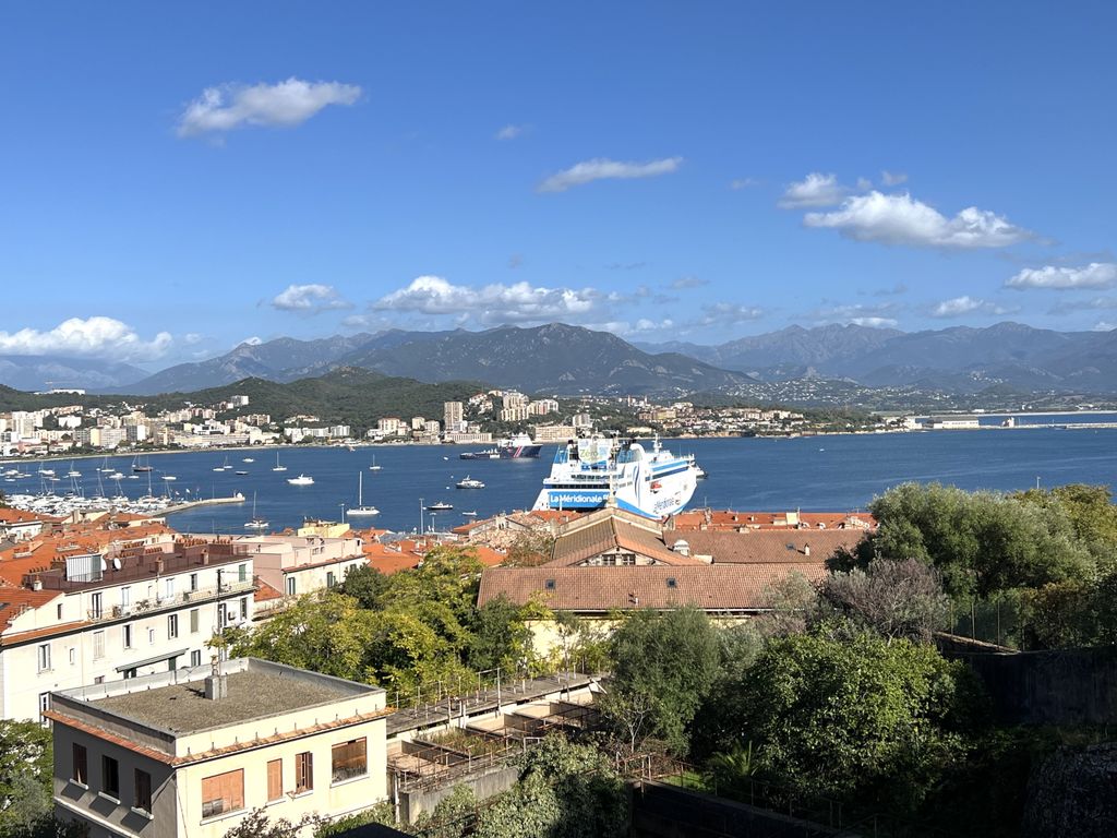 Achat appartement à vendre 4 pièces 112 m² - Ajaccio