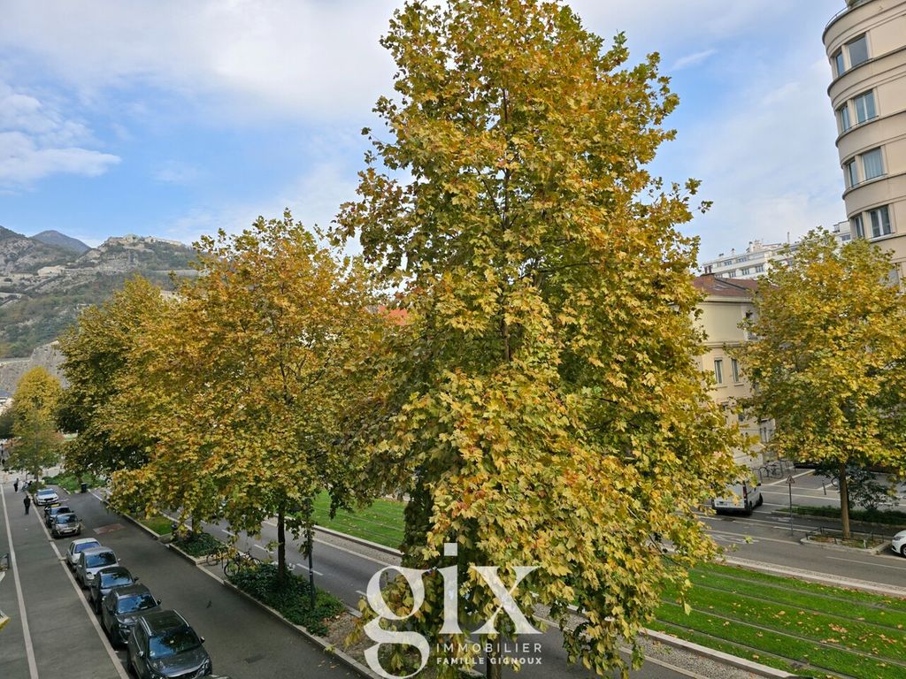 Achat appartement à vendre 5 pièces 116 m² - Grenoble