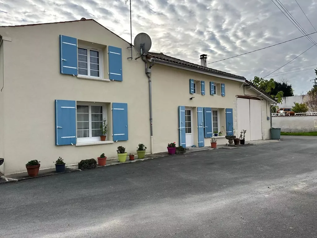 Achat maison à vendre 3 chambres 184 m² - Brives-sur-Charente