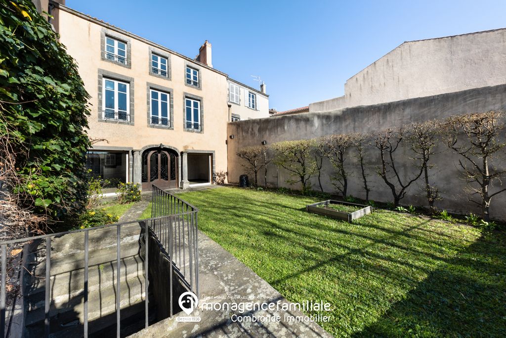 Achat maison à vendre 5 chambres 195 m² - Riom