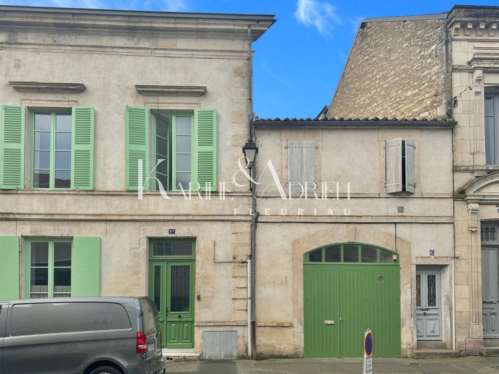 Achat maison à vendre 4 chambres 177 m² - Fontenay-le-Comte