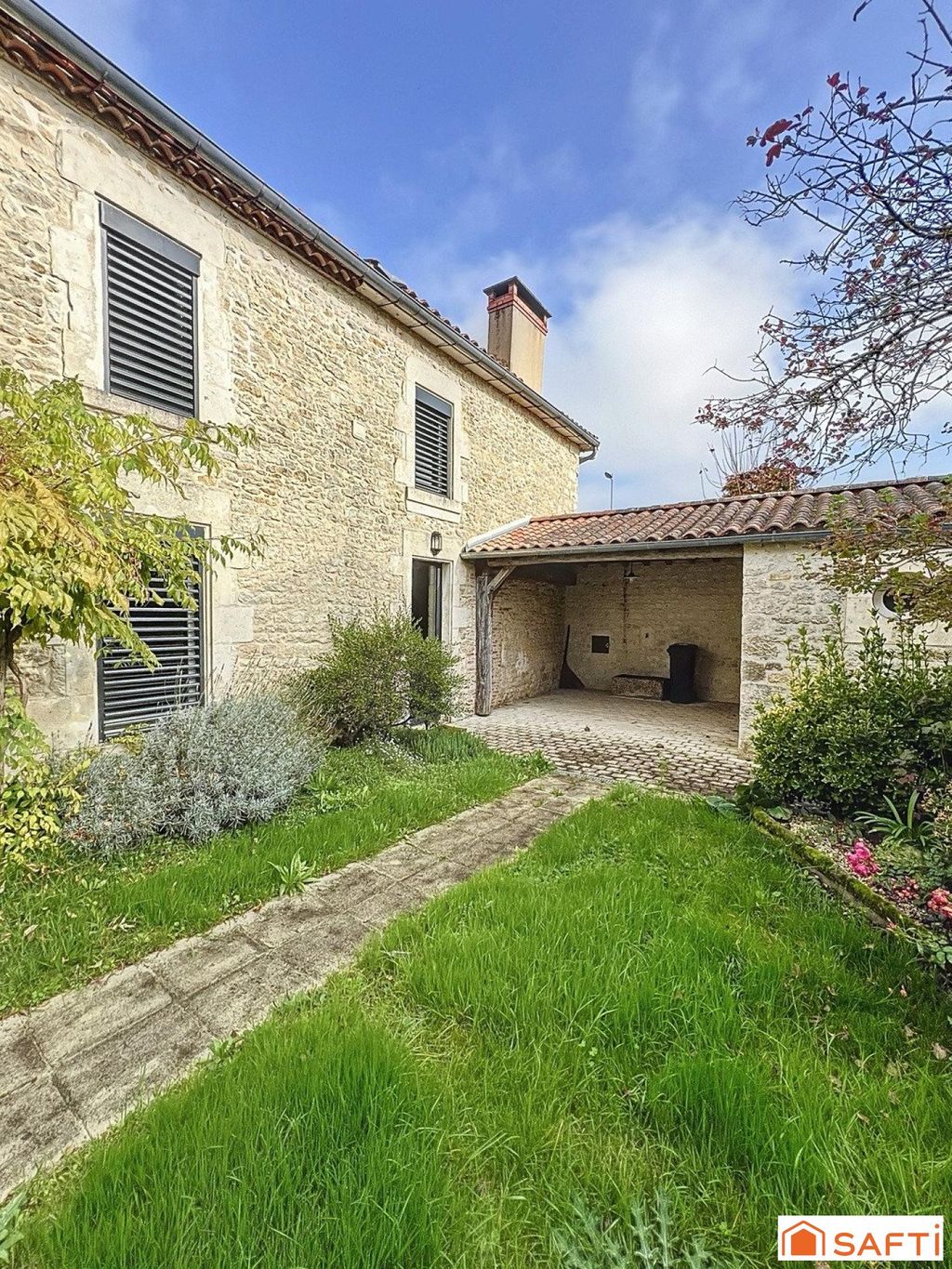 Achat maison à vendre 3 chambres 141 m² - Chantonnay